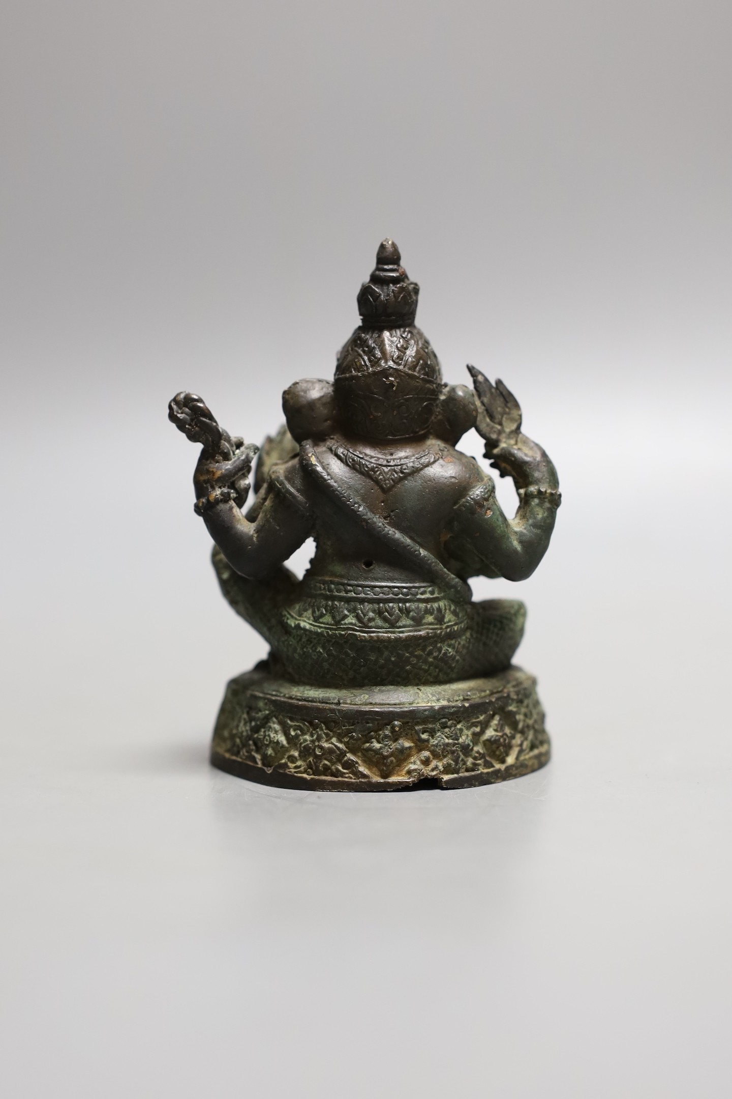An Indian bronze seated figure of Ganesha, 10cm